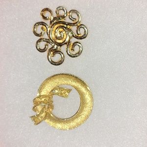 Vintage Lot Mamselle Brooch Ribbon Wreath & Goldtone Swirly Sun Flower Scarf Pin